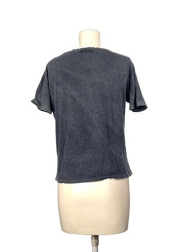 m Beden Stradivarius T-shirt %70 İndirimli.