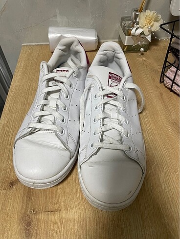 Adidas beyaz pembe detaylı stan smith