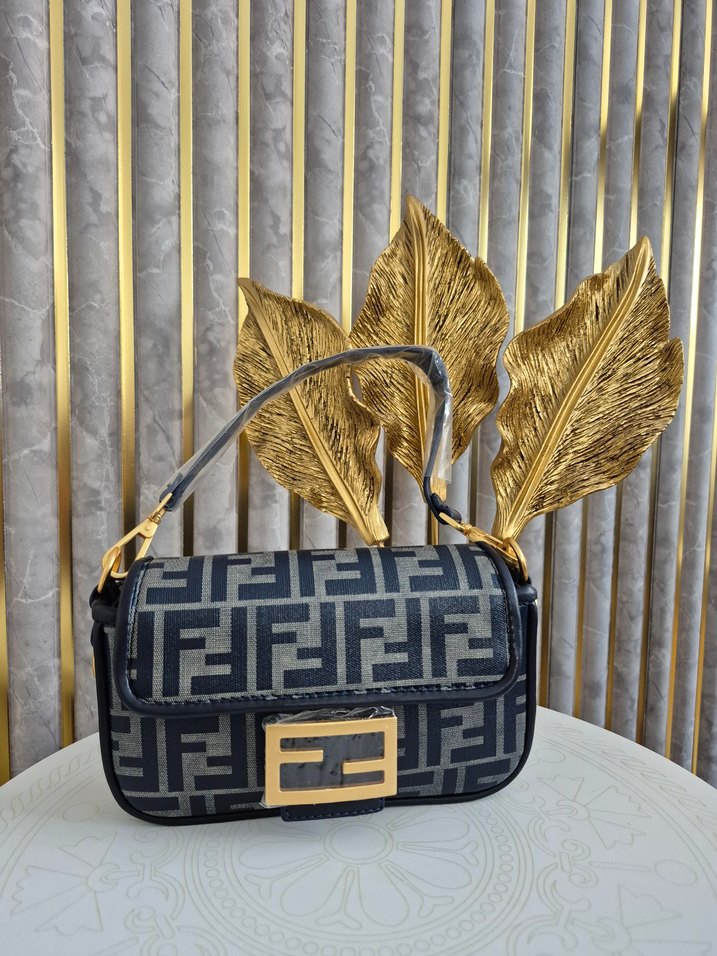 Fendi Tokalı Gri Lacivert Çanta - Görsel 5