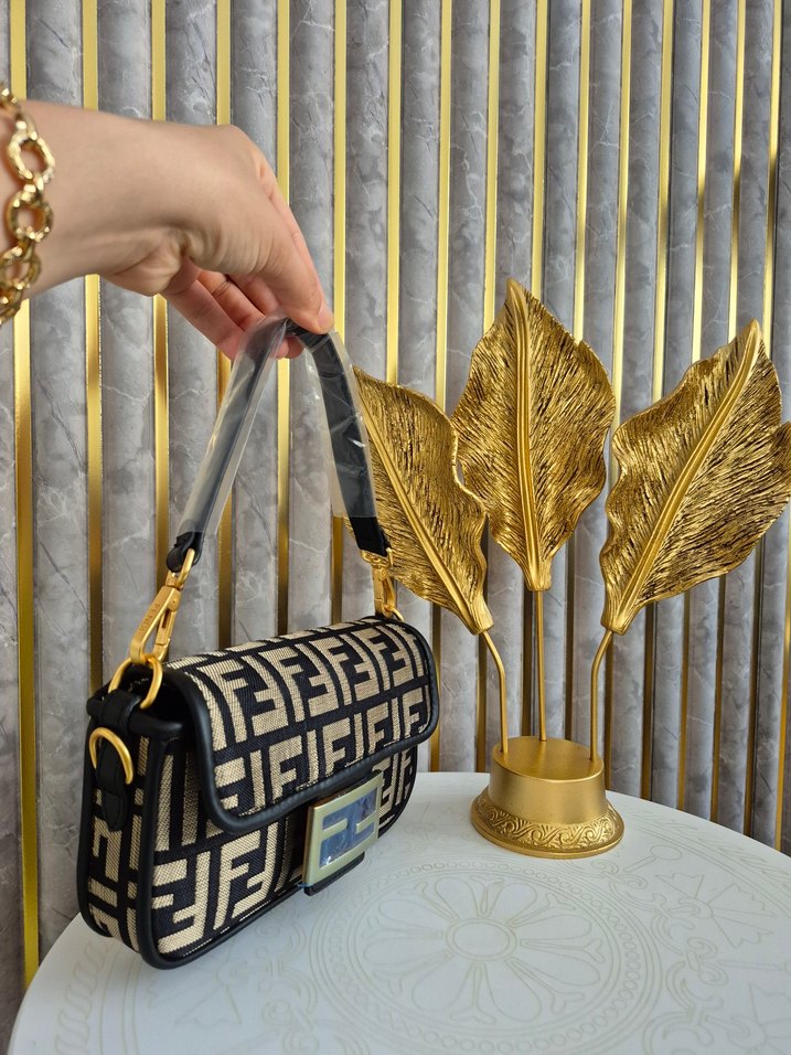 Kahverengi Zebra Desenli Fendi Tokalı Kadın Çanta - Görsel 5