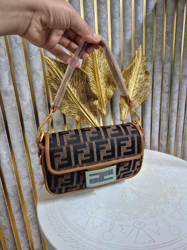 Fendi Boguette Mini Taba Baskılı Tokalı Kadın Çanta - Görsel 5
