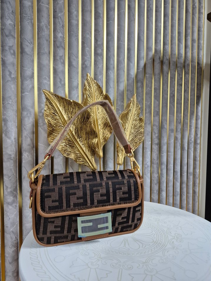 Fendi Boguette Mini Taba Baskılı Tokalı Kadın Çanta - Görsel 2