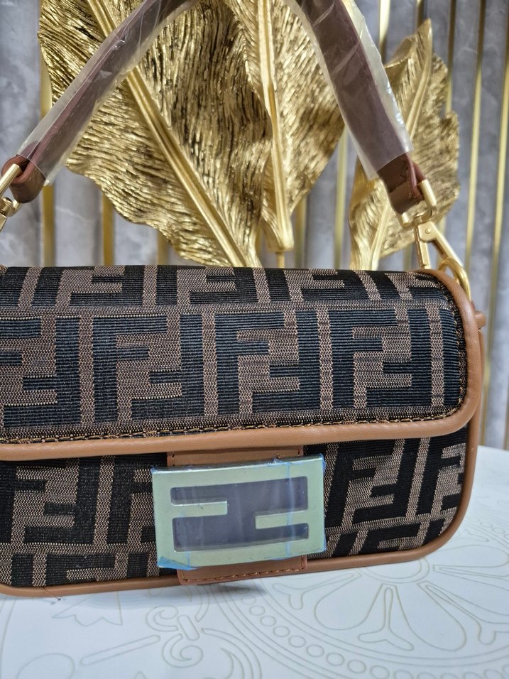 Fendi Boguette Mini Taba Baskılı Tokalı Kadın Çanta - Görsel 3