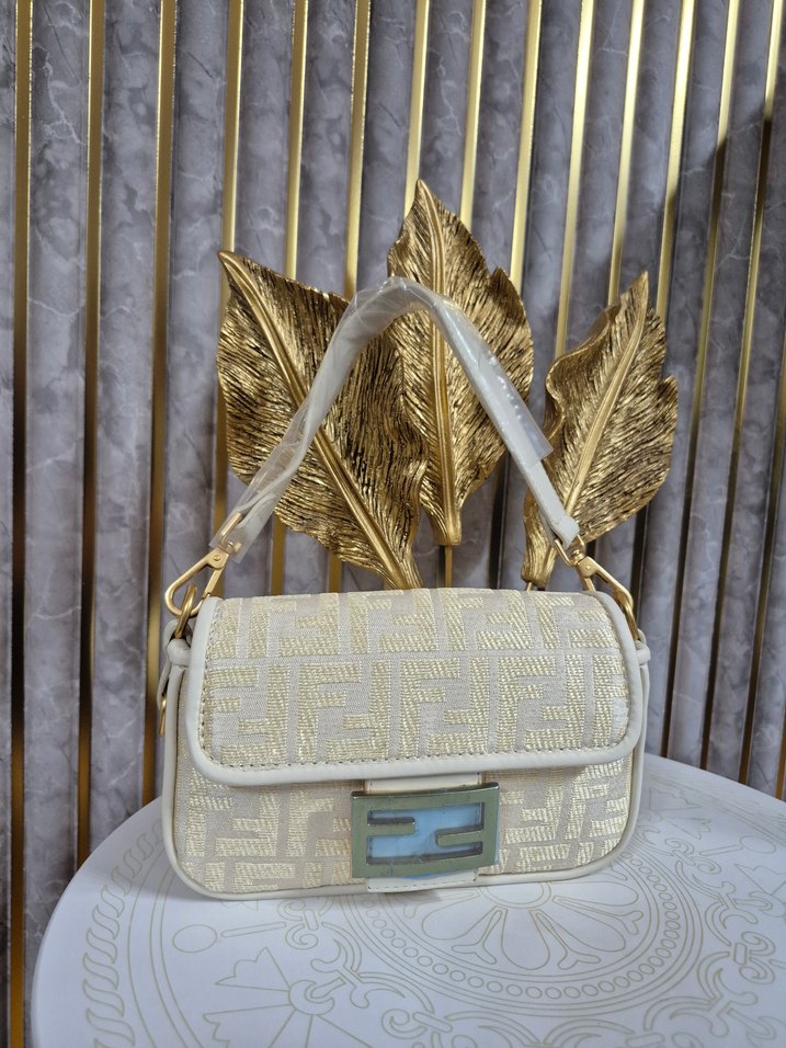 Krem Fendi Boguette Mini Zincir Detaylı  Kadın Çanta - Görsel 2