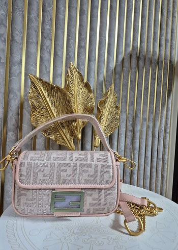 Fendi Boguette Mini Zincir Detaylı Pembe Modern Klasik Çanta - Görsel 6