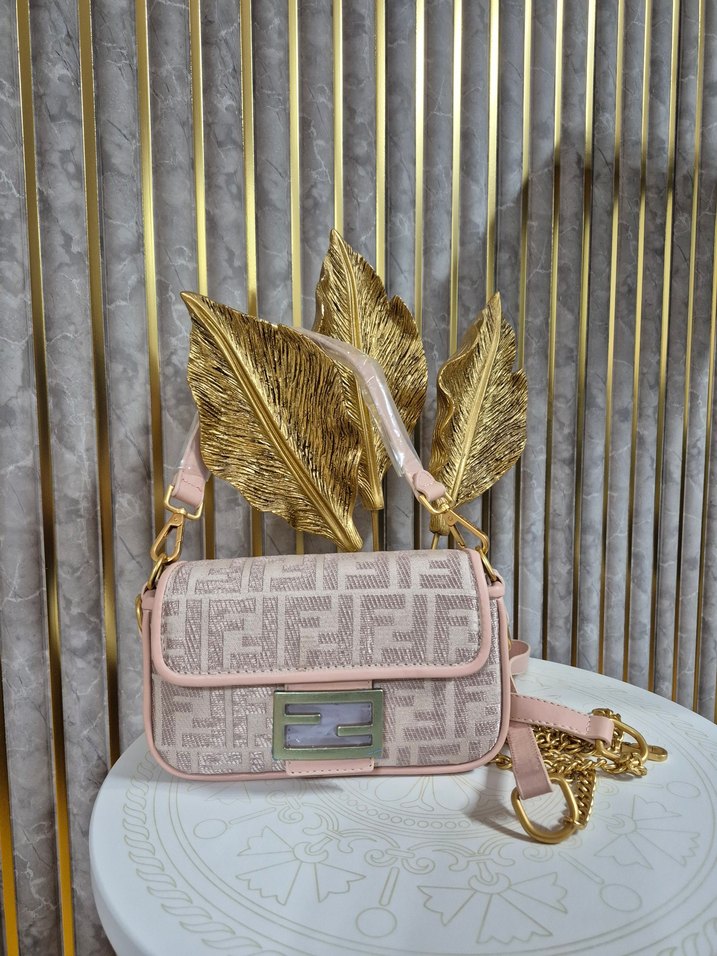 Fendi Boguette Mini Zincir Detaylı Pembe Modern Klasik Çanta - Görsel 3
