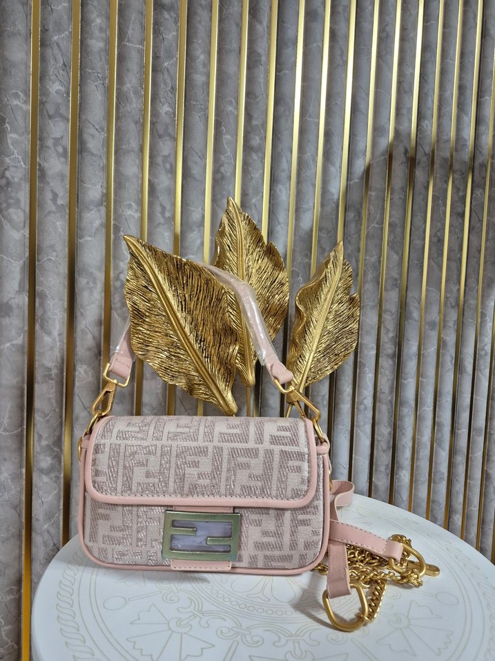 Fendi Boguette Mini Zincir Detaylı Pembe Modern Klasik Çanta - Görsel 5