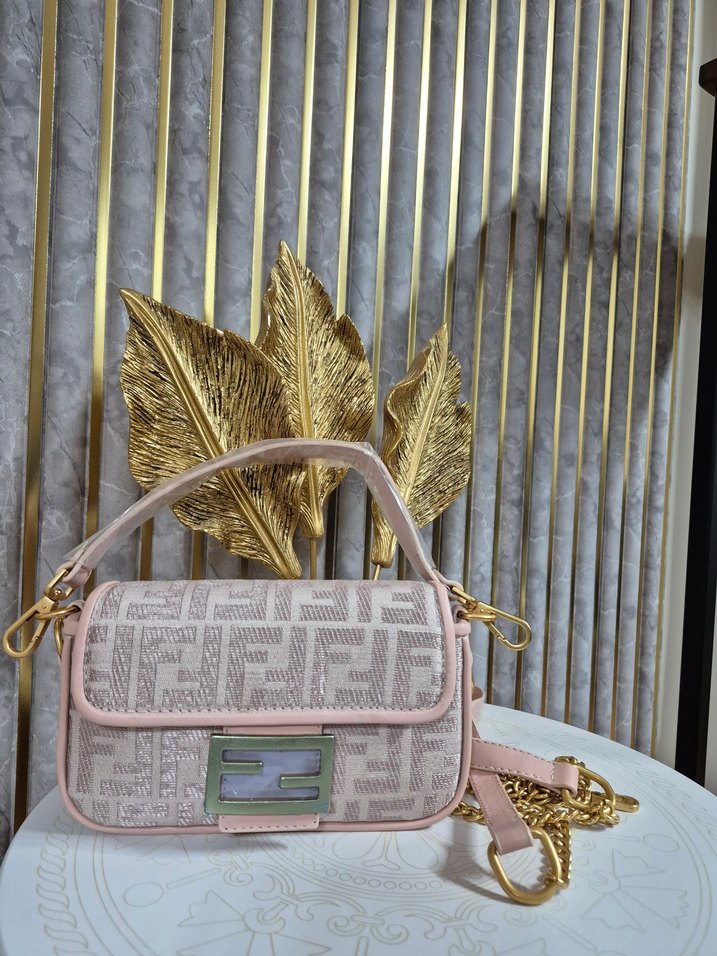 Fendi Boguette Mini Zincir Detaylı Pembe Modern Klasik Çanta - Görsel 2