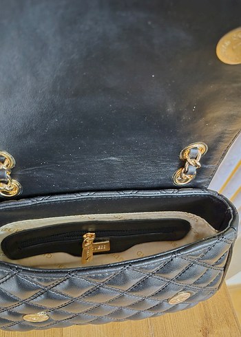 Guess Zincir Detaylı Siyah Deri Kadın Çanta - Görsel 15
