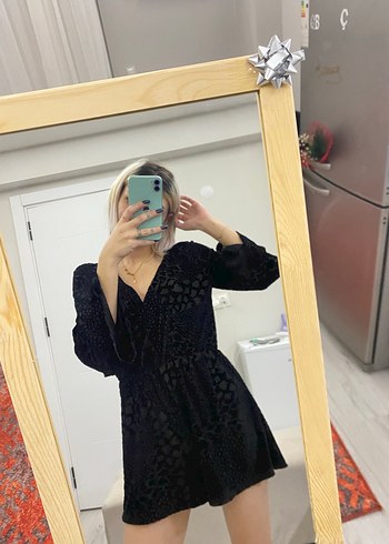 V Yaka Şortlu Elbise - Görsel 3