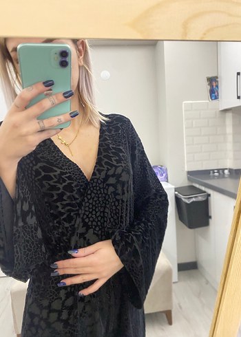 V Yaka Şortlu Elbise - Görsel 6