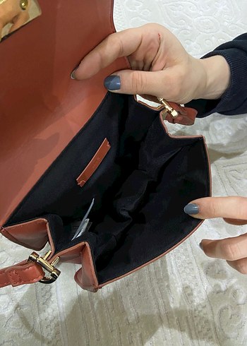 Kırmızı Deri Tokalı Kadın Çanta - Görsel 2