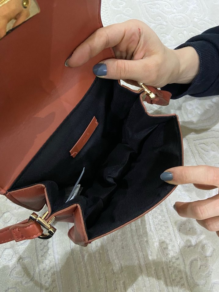 Kırmızı Deri Tokalı Kadın Çanta - Görsel 2