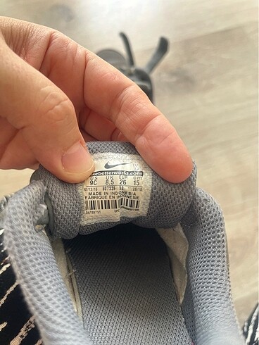 26 Beden gri Renk Orjinal Nike Kız Ayakkabısı
