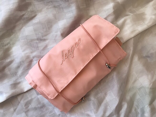 Diğer 3 Bölmeli pembe makyaj çantası