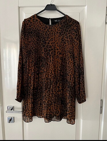 Leopar desenli elbise