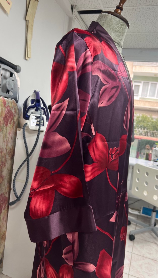 Bordo Çiçek Desenli Uzun Kadın Kimono sabahlık - Görsel 2