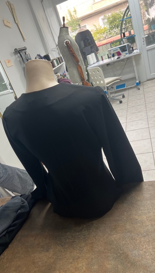 Kadın Siyah Midi Ofis Elbisesi V Yaka - Görsel 5