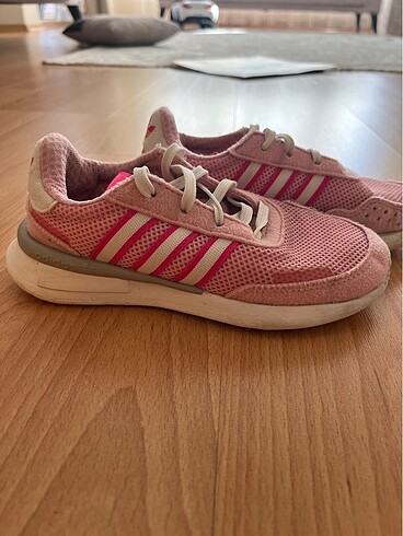30 Beden Adidas orijinal ayakkabı yeni gibi