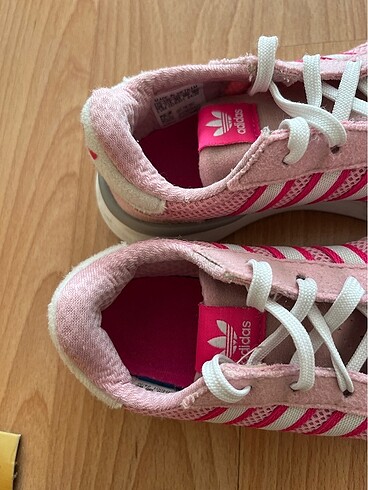 30 Beden pembe Renk Adidas orijinal ayakkabı yeni gibi