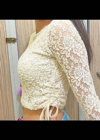 Dantel Detaylı bej crop Bluz