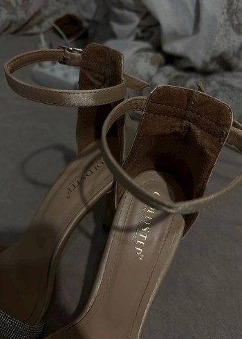 Gold Tokalı Yüksek Topuklu Kadın Abiye Ayakkabı - Görsel 3