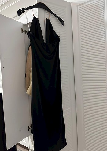 Siyah Uzun Drapeli boyun aksesuarlı Elbise - Görsel 4
