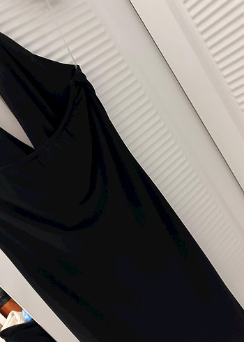 Siyah Uzun Drapeli boyun aksesuarlı Elbise - Görsel 2