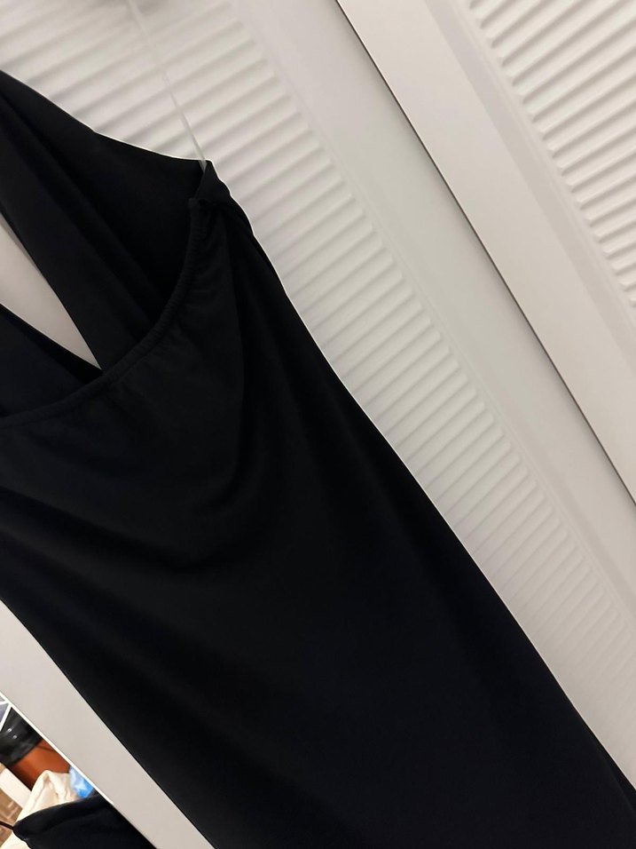 Siyah Uzun Drapeli boyun aksesuarlı Elbise - Görsel 2