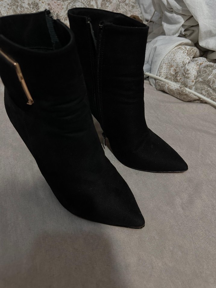 Siyah Süet Tokalı Stiletto Kadın Bot - Görsel 2