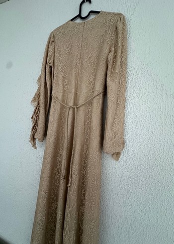 Bej Renkli Uzun Fırfırlı Kupür tesettür Elbise - Görsel 5