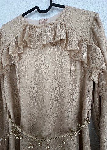 Bej Renkli Uzun Fırfırlı Kupür tesettür Elbise - Görsel 6