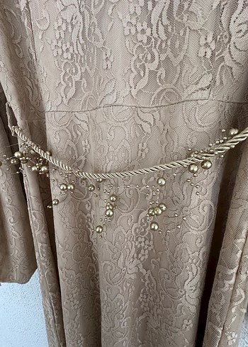 Bej Renkli Uzun Fırfırlı Kupür tesettür Elbise - Görsel 9