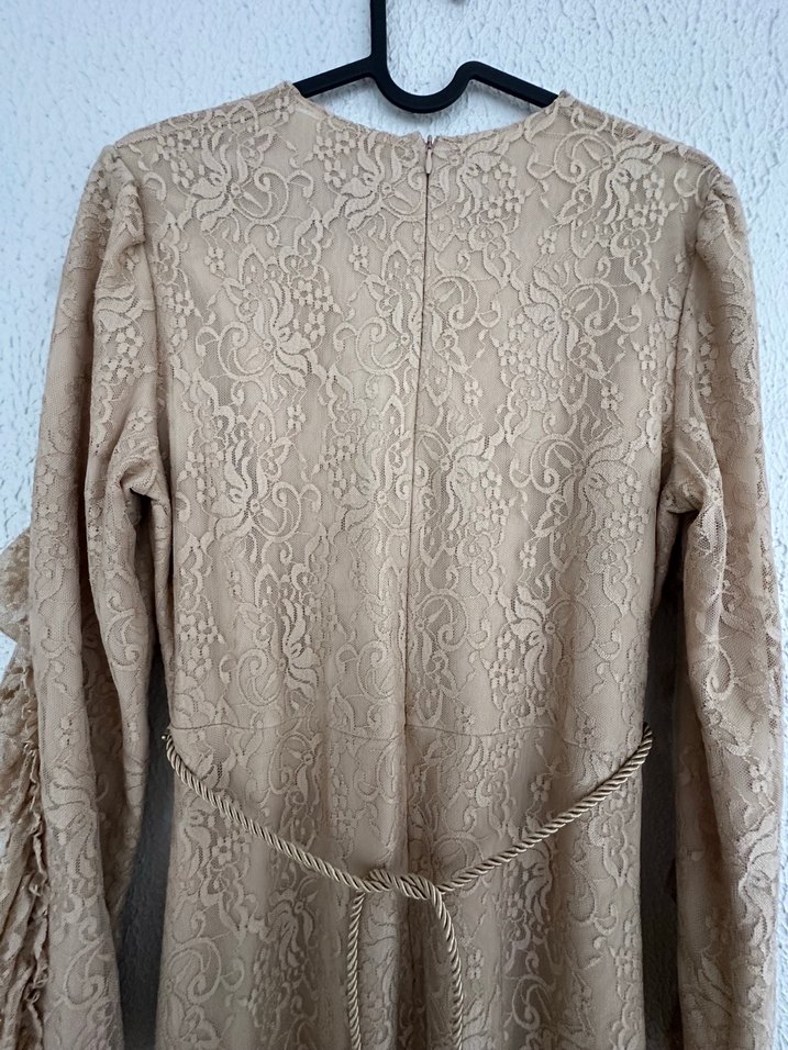 Bej Renkli Uzun Fırfırlı Kupür tesettür Elbise - Görsel 2