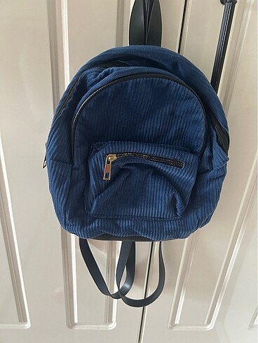 Mavi küçük sırt çantası