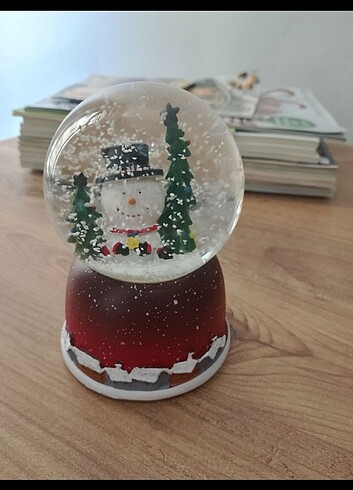  Beden Pilli ve müzikli kar küresi