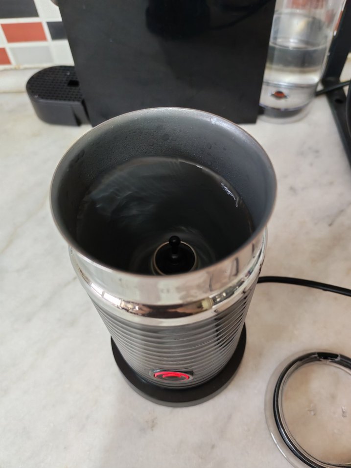 Nespresso Aeroccino Süt Köpürtücü köpürtme makinesi Siyah - Görsel 2