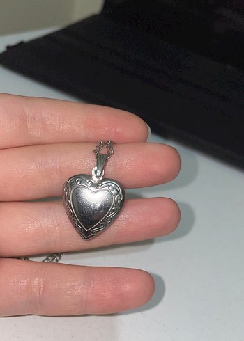 Gümüş renkli çelik açılır kapanır Kalpli Kolye - Görsel 2