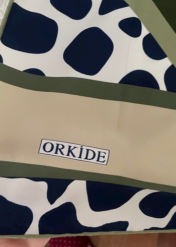 Kadın Desenli Eşarp - Görsel 3