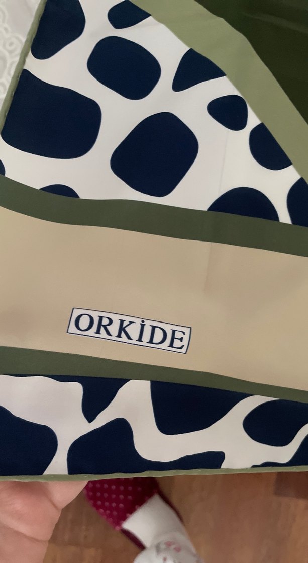 Kadın Desenli Eşarp - Görsel 3