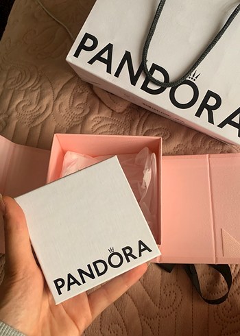 Pandora Pandora Pembe Kurdeleli Kutu ve kalpli kolye