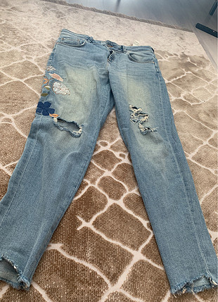 Zara Zara yırtık çiçekli jean 