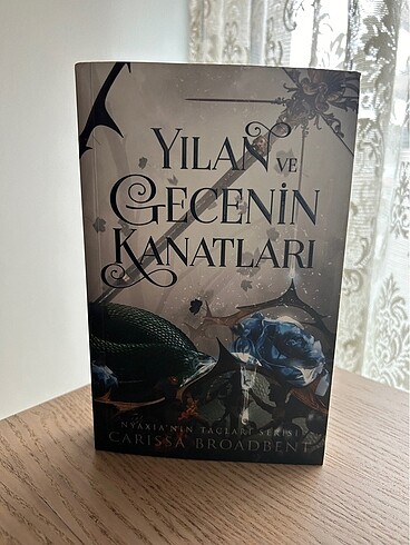 Yılan ve gecenin kanatları