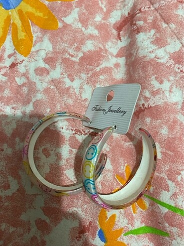 Gülücük suratlı küpe