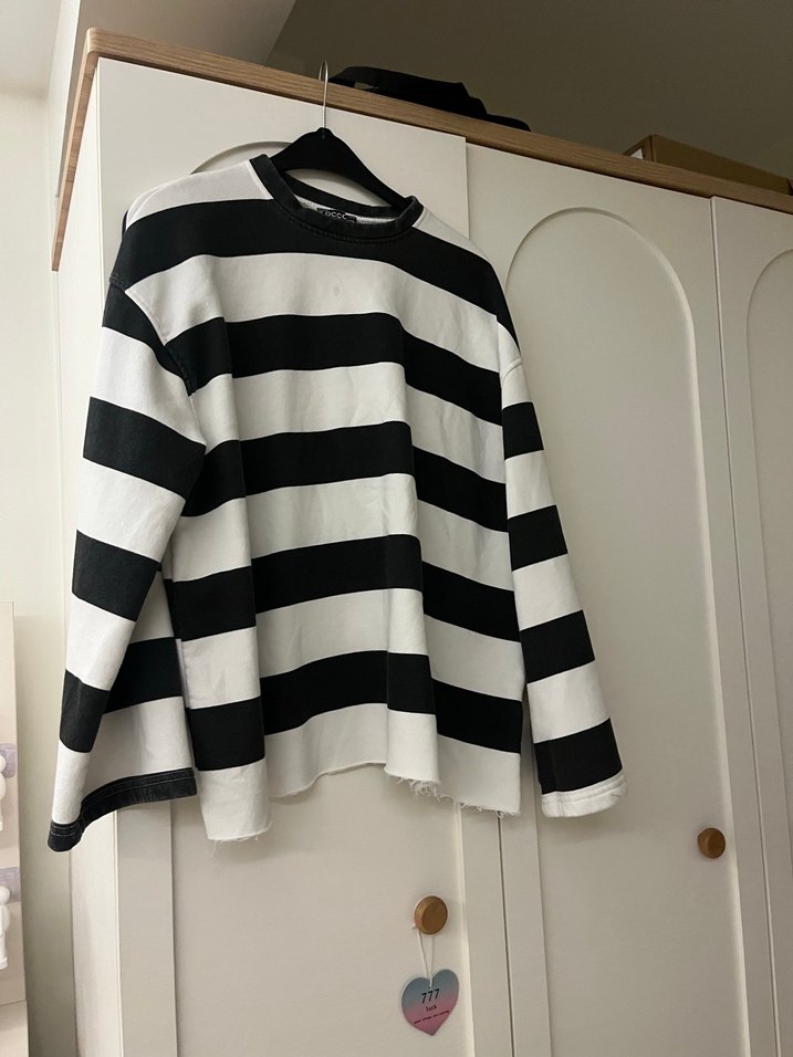 Pamuklu Siyah-Beyaz Çizgili Kadın Kazak çizgili sweatshirt - Görsel 2