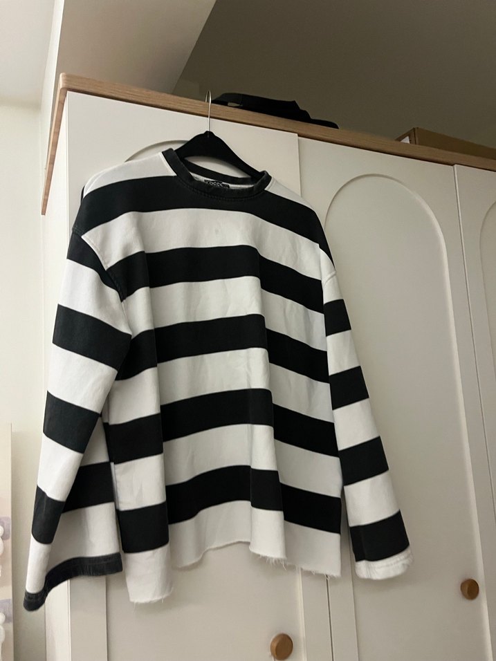 Pamuklu Siyah-Beyaz Çizgili Kadın Kazak çizgili sweatshirt - Görsel 3