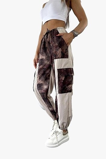Kamuflaj baskılı beli ve paçası lastikli paraşüt pantalon