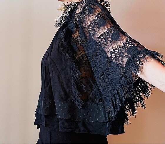 xs Beden Zara dantel detaylı bluz