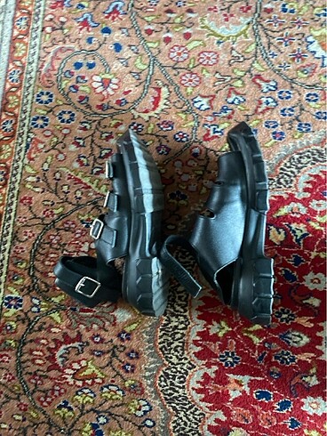 36,5 Beden siyah Renk İlvi gerçek deri siyah sandalet iade yoktur