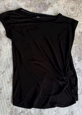 H&M siyah training tshirt. İade yoktur